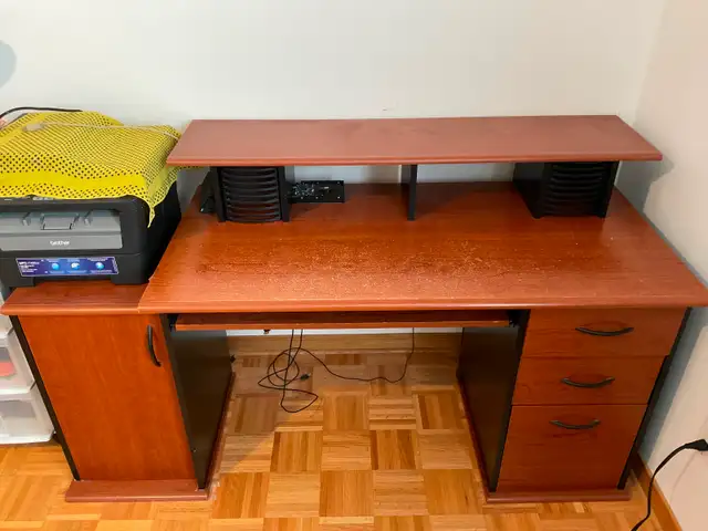 Desk for sale in Desks in Longueuil / South Shore - Image 3