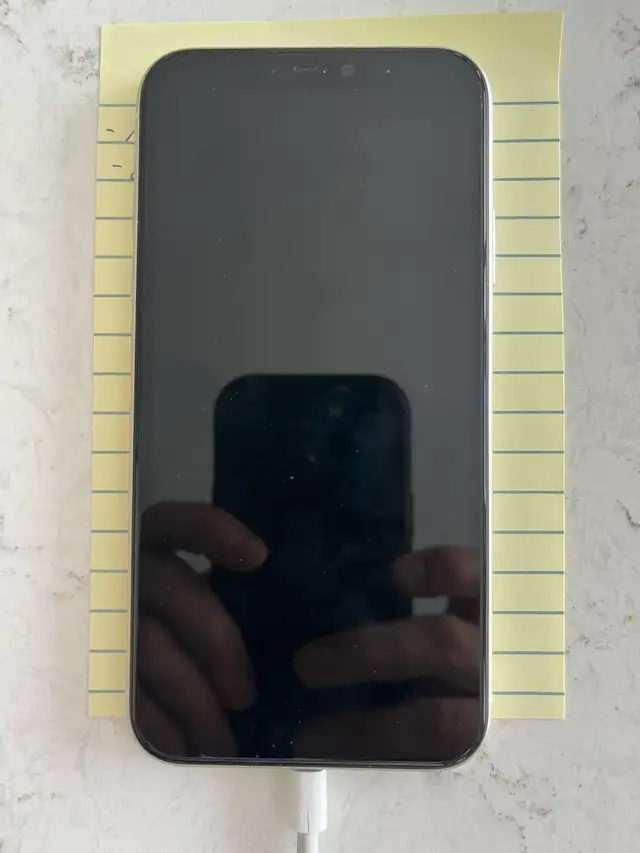iPhone 11 64GB in Cell Phones in Kingston - Image 2