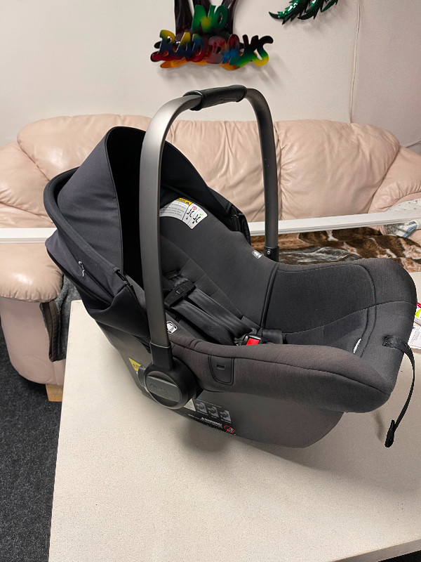 Nuns car seat for infant lightest car seat ever in Strollers, Carriers & Car Seats in St. Albert - Image 4