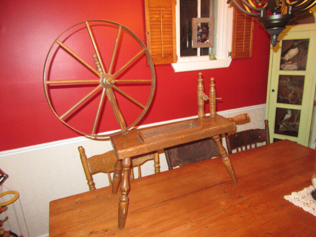 Vintage Spinning Wheel From Vermont / New Hampshire$60.00 in Home Décor & Accents in City of Halifax - Image 2