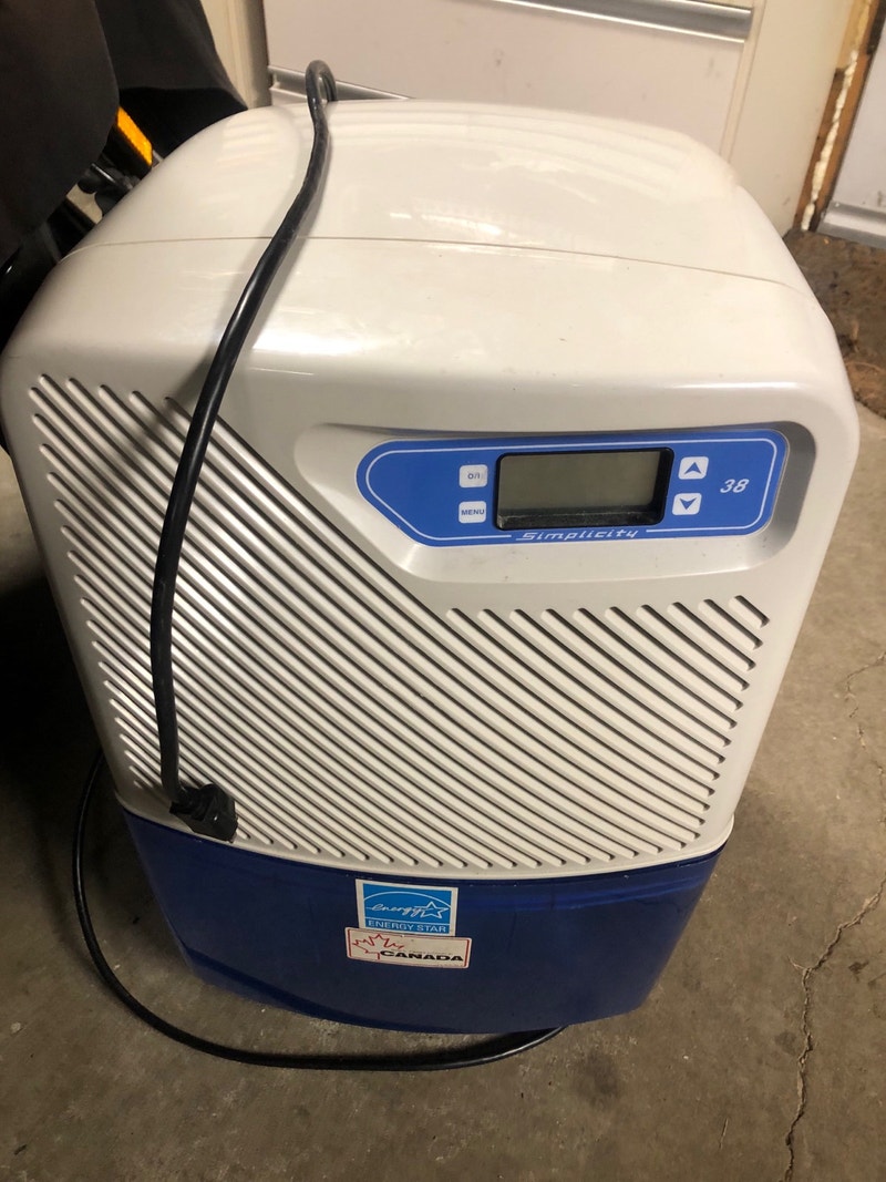 DEHUMIDIFIER SIMPLICITY 38 Heaters, Humidifiers & Dehumidifiers