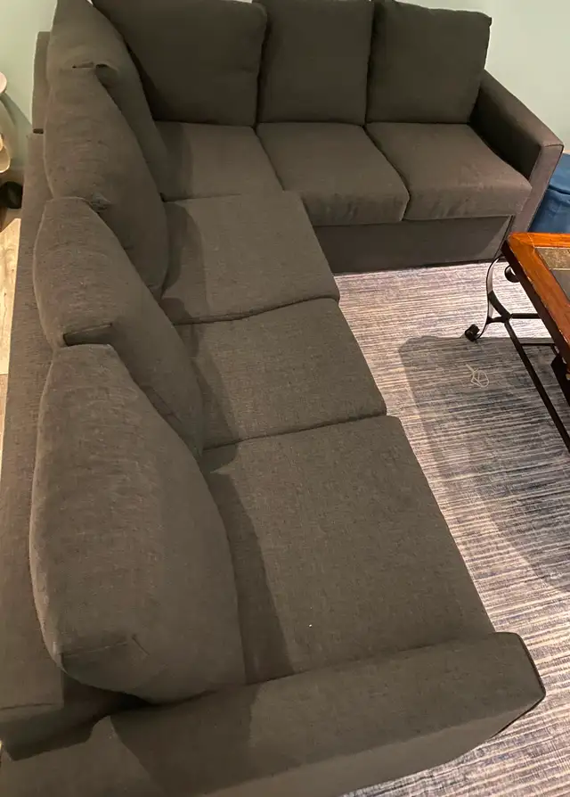 Sectional couch with queen pull out in Couches & Futons in Kingston - Image 3