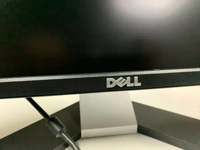 DELL 22" LCD computer monitor HD resolution Like New HDMI in Monitors in Delta/Surrey/Langley - Image 4