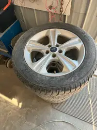 4 mags Ford sur pneus d’hiver 235/55R17