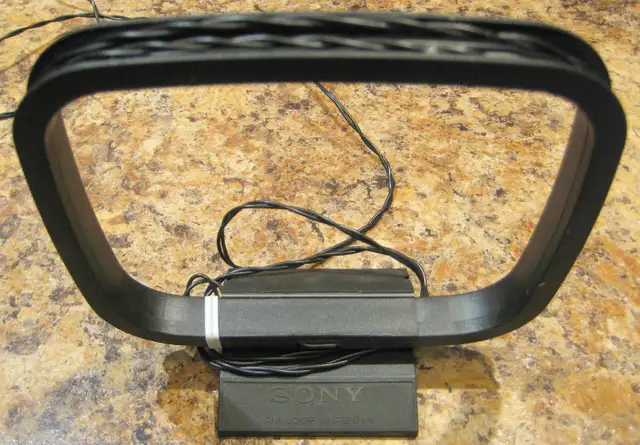 Yamaha RX-500U Stereo Receiver With Sony AM Antenna in Stereo Systems & Home Theatre in Mississauga / Peel Region - Image 4