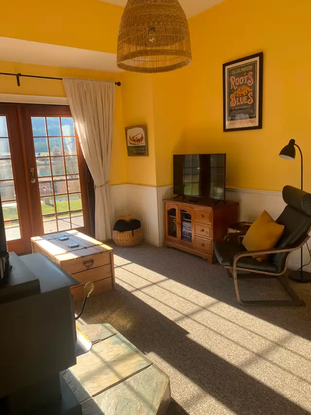Waterfront North Okanagan Vacation Cottage (New Availability) in British Columbia in Canada - Image 7