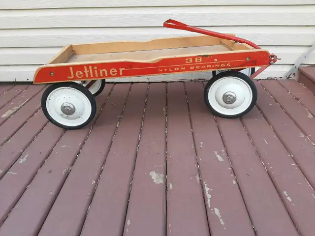 vintage Jetliner wagon  in Arts & Collectibles in Strathcona County - Image 3