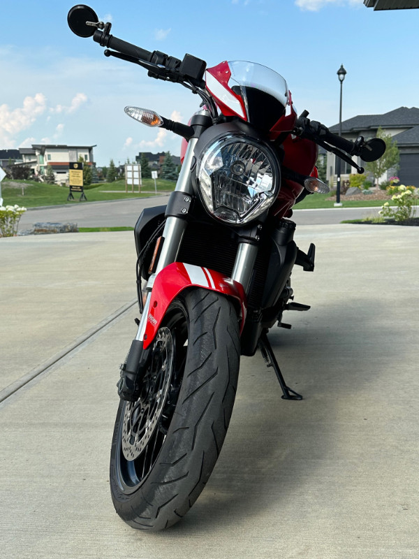 2016 Ducati Monster 821 - Rare Stripe Livery - Mint Condition! in Sport Bikes in Edmonton - Image 4