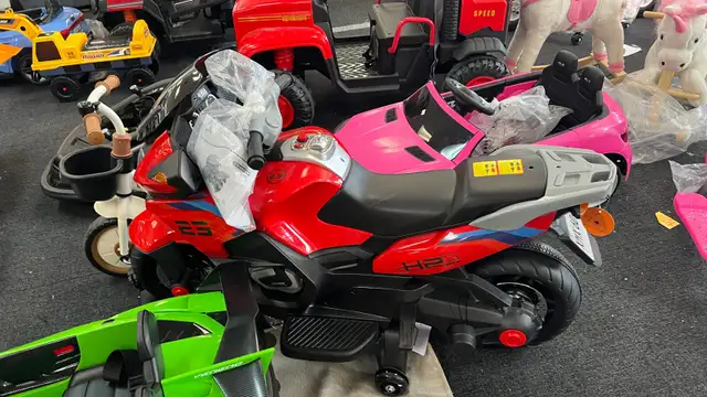 Large 12V Kids Motorcycle for upto 66lbs in Toys & Games in Markham / York Region - Image 2