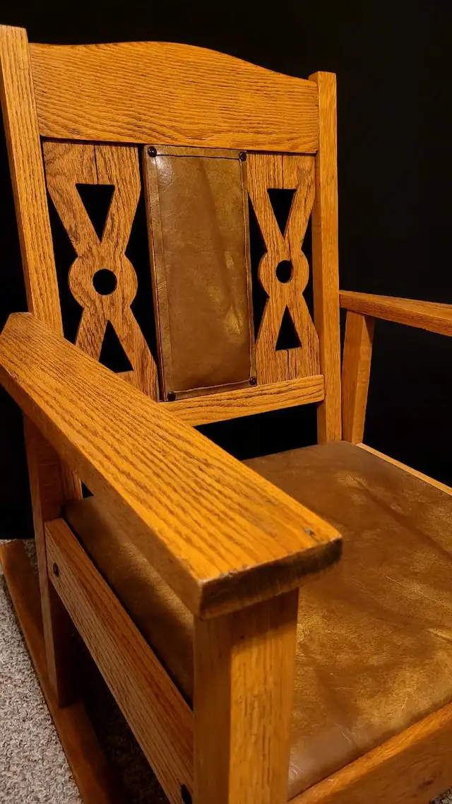 Oak Rocking Chair w/ Leather Seat & Back in Chairs & Recliners in Winnipeg - Image 3