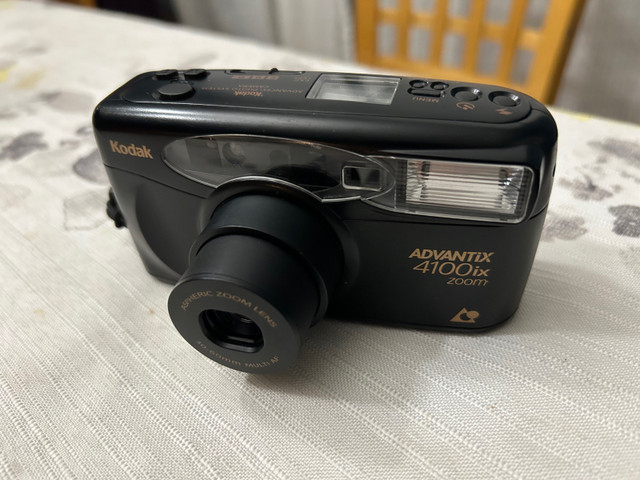 Kodak Advantix 4100ix 35mm Zoom Point & Shoot Film Camera in Cameras & Camcorders in Oshawa / Durham Region