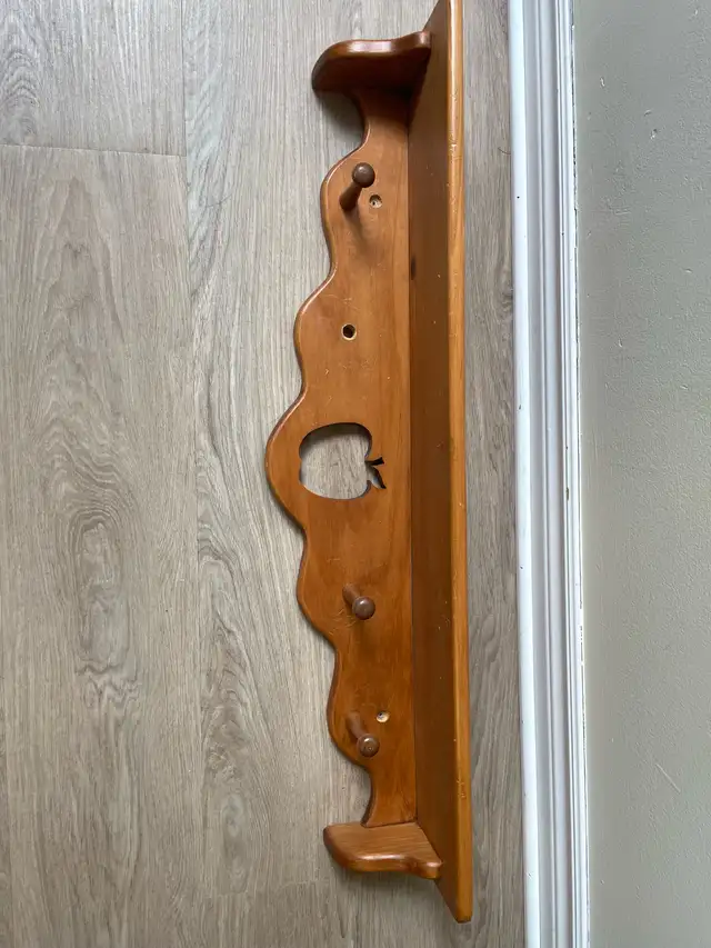 Vintage Wooden Wall Shelf w/ Apple Cut‑Out – 31”  in Home Décor & Accents in Ottawa - Image 4