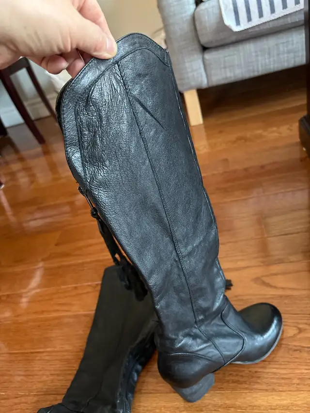 Women's Black Leather Knee-High Boots with Tassels in Women's - Shoes in City of Toronto - Image 4
