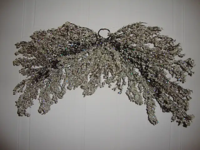 Branche scintillante et décoration de table assortie $15.00 in Home Décor & Accents in Longueuil / South Shore - Image 4