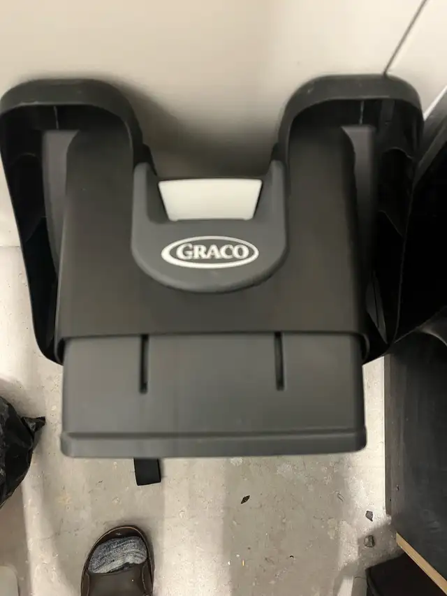 Graco Car Seat Base in Strollers, Carriers & Car Seats in City of Toronto - Image 3