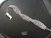 Costume jewelry: NEW Rhinestone bracelet