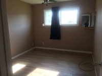 Two rooms are given for rent. West End (T5P 1M8)