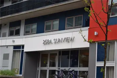 2B1B Apartment 258A Sunview Street UW