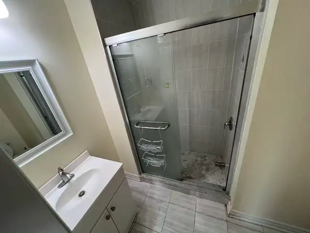 York University sun room for rent in Room Rentals & Roommates in City of Toronto - Image 4