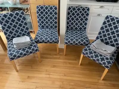 quatre chaises de salle à manger / four dining room chairs, View more