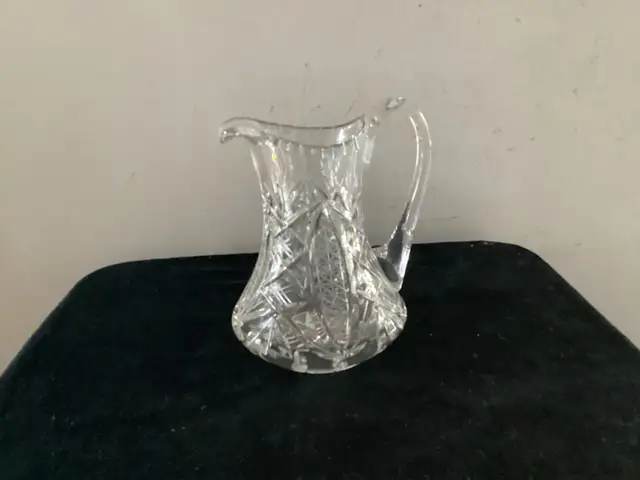 CRÉMIER EN CRISTAL  6 “ DE HAUT PRÈS DU MÉTRO JARRY  in Kitchen & Dining Wares in City of Montréal - Image 2