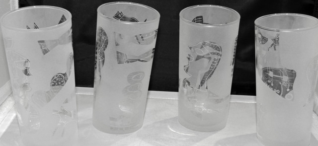 Abstract DRINKING GLASSES with ANGLED BASES 4+2+2 in Kitchen & Dining Wares in Trenton - Image 2