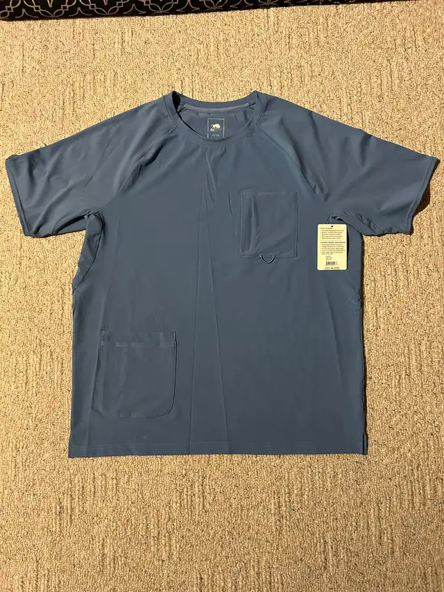Men’s Scrub Top in Men's in Red Deer - Image 2