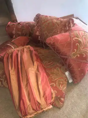 Stunning 9 Piece Queen Duvet Bedding  in Bedding in Calgary - Image 2