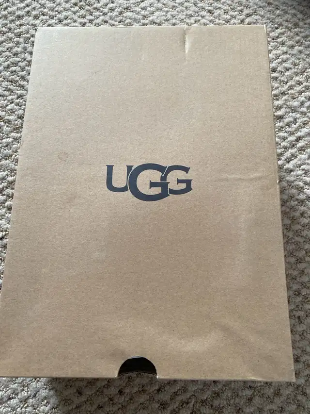 Women’s Uggs Slipper/Shoes in Women's - Shoes in Oshawa / Durham Region - Image 6
