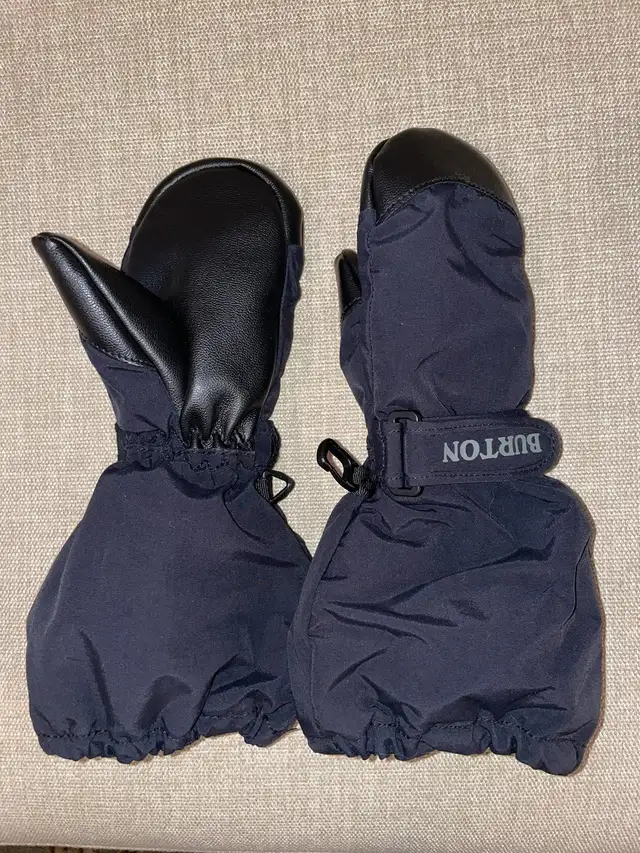 Burton Mini Heater Mittens - Kids (6T)  in Snowboard in City of Toronto - Image 8