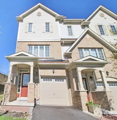 Gorgeous Townhouse for Rent in Whitby (Highly Sought-After Area)
