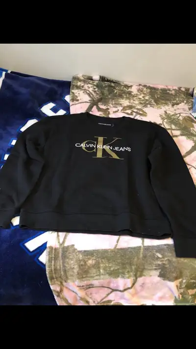 if anyones selling a Calvin Klein black sweatshirt large with gold logo please email me