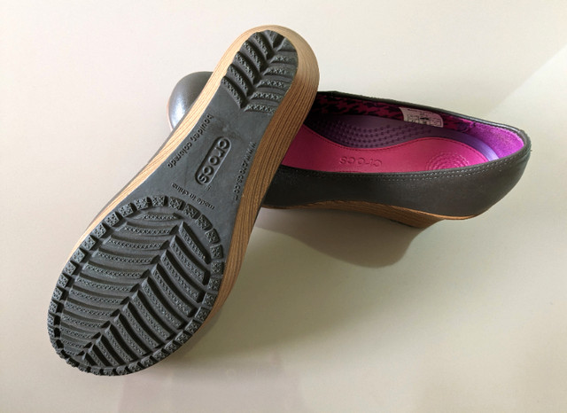 Crocs Ladies Comfortable Shoes brand new $70 in Garage Sales in Markham / York Region - Image 2
