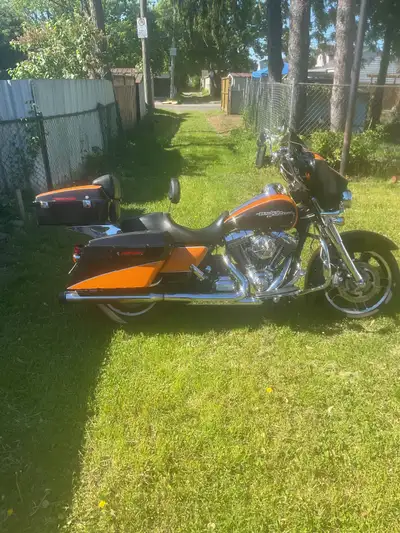 Quick release tour pack ,cruise, heated grips and good sound system 11000.00 or best offer or trade...