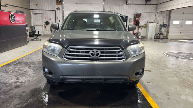 2010 Toyota Highlander for sale in Cars & Trucks in Fredericton - Image 4