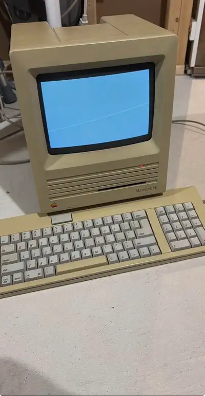 Apple Macintosh SE, View more