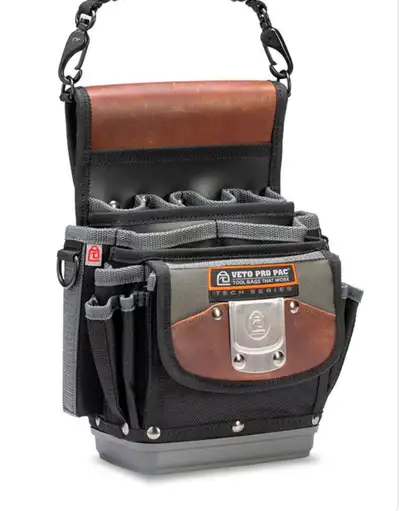 Slightly used tool pouch/bag. Perfect size not to small or big Will post actual pictures soon.