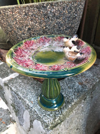 Short Bird Bath Glazed Porcelain with Green/Red color w/ 2 love