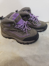 Boots size 7.5 with thick insulation for very low temperatures