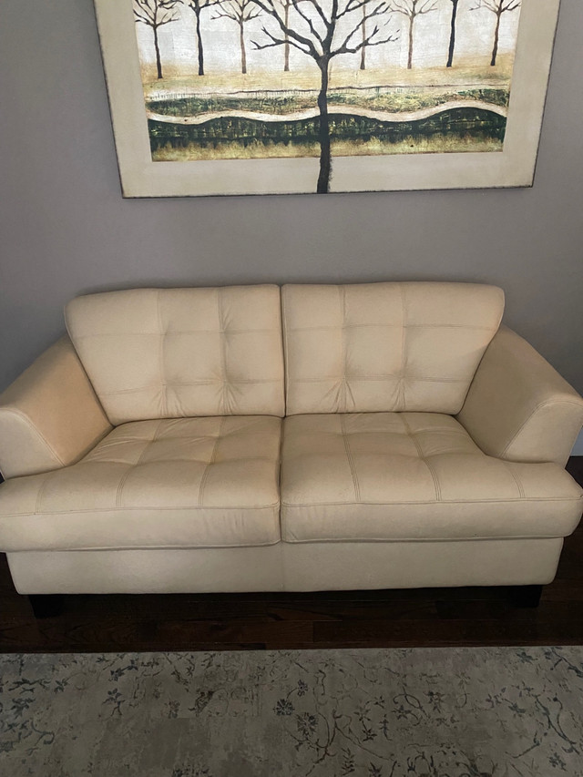 Leather couch and loveseat in Couches & Futons in Bedford - Image 3