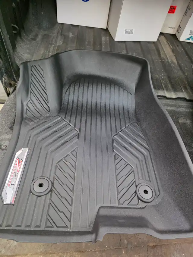 GM Truck Floor Mats in Other Parts & Accessories in Oshawa / Durham Region - Image 2