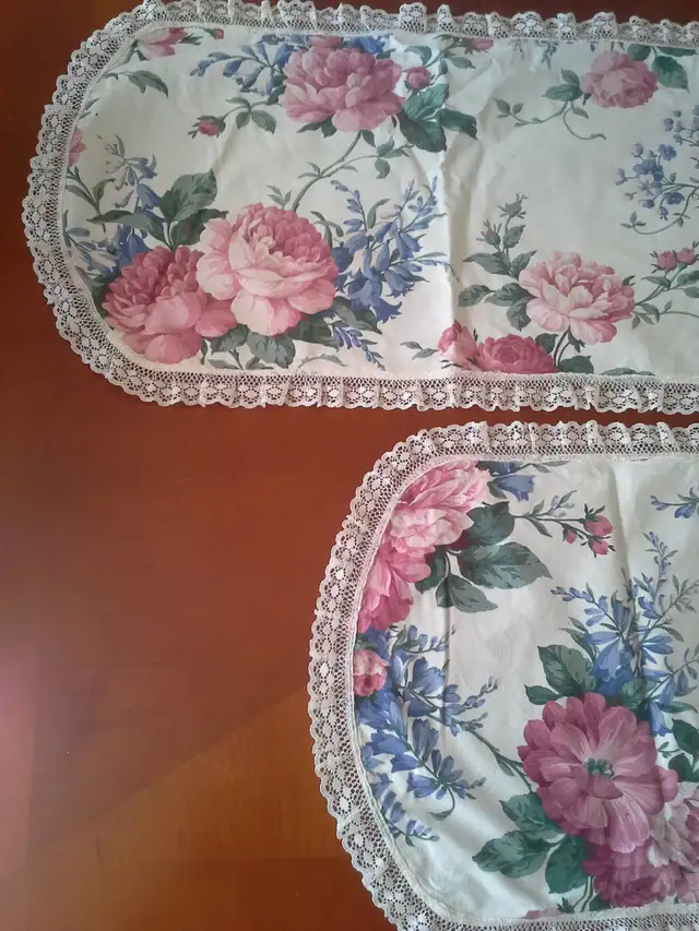 TABLE RUNNERS in Home Décor & Accents in Ottawa - Image 3