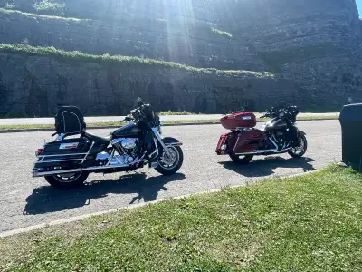 Moteur S&S 124 transmission 6 speeds suspension légende. Air muffleur jkill ajustable très bonne mot...