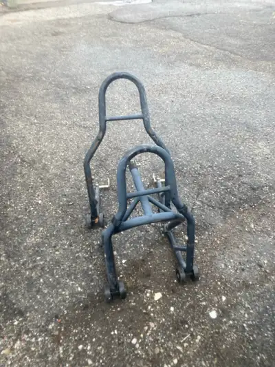 Motorcycle front and rear lift used on sportbikes feel free to text 6475056042
