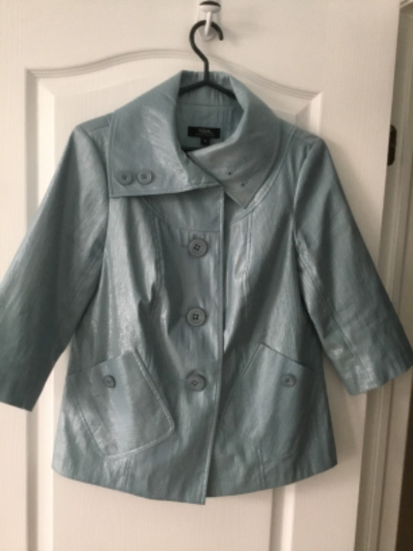 Chic manteau printanier bleu pâle lustré à manches 3/4 in Women's - Tops & Outerwear in Gatineau