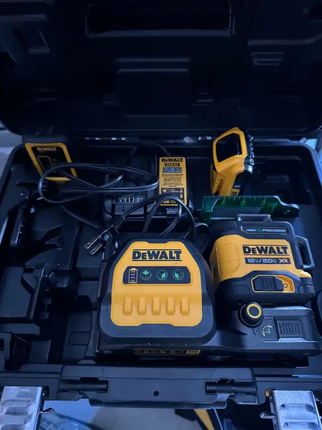 DeWalt Laser Level in Power Tools in Brantford - Image 3