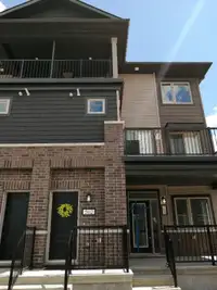 Stacked Townhouse (3Bed/1.5Bath) in Kanata for rent July 1st