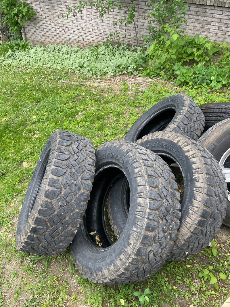 LT 275/65r18 Goodyear Wrangler Duratracs Tires & Rims Peterborough