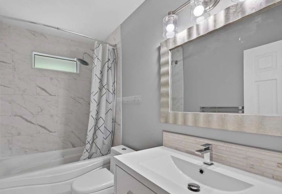 3 Bedroom & 1 Bathroom for Rent All Utilities Included! 5