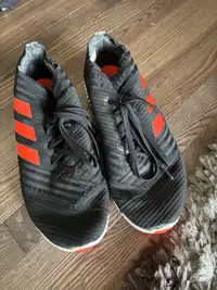 Men’s Adidas Nemeziz Indoor Soccer Shoes size 9.5